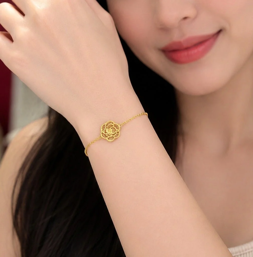 916 Gold Camelia Bracelet - Image 2