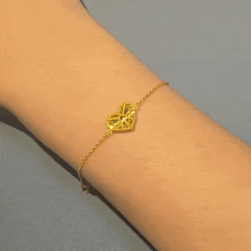 916 Gold Heart Mesh Bracelet - Image 2